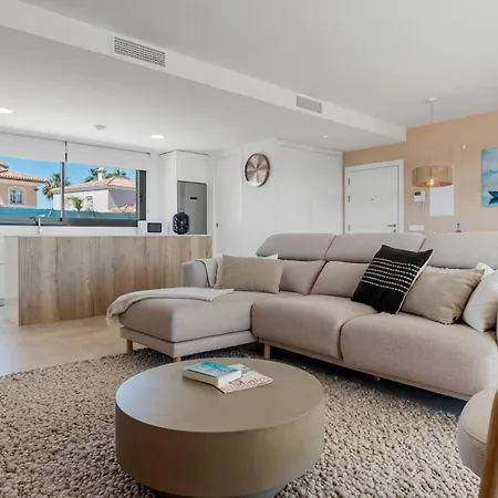 Casa Graceias アパート エステポナ